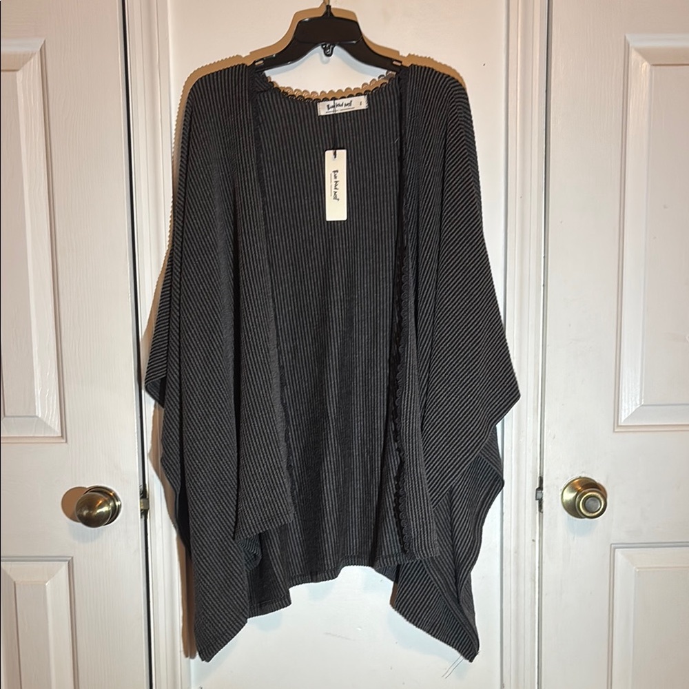 Three Bird Nest Black Poncho